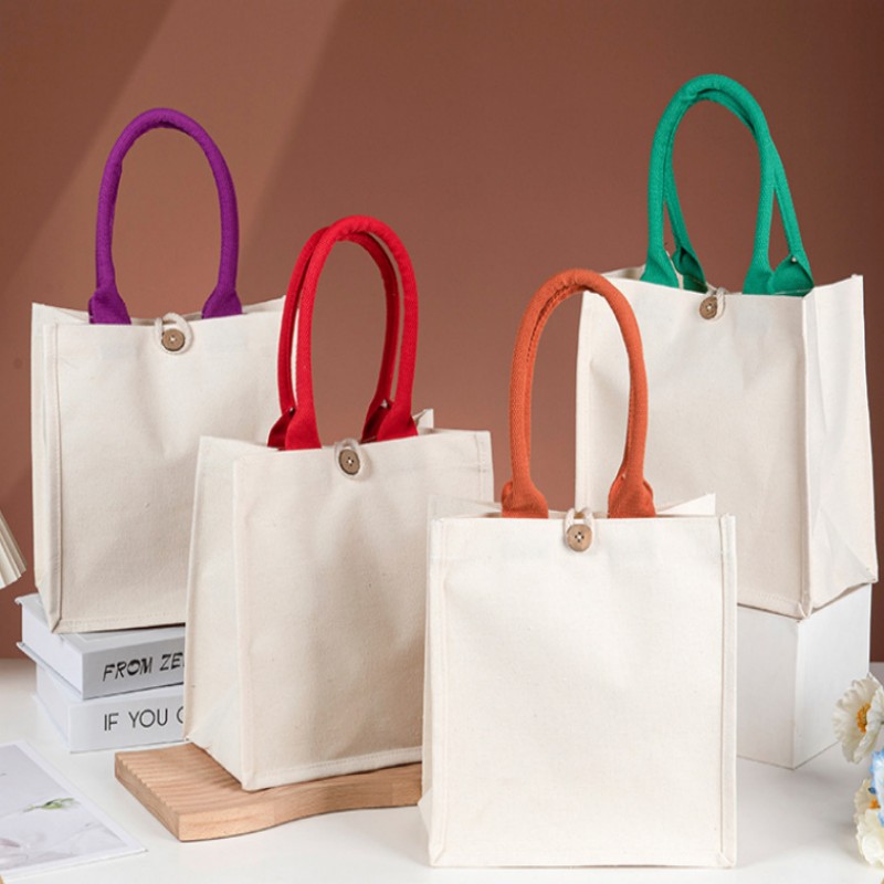 Canvas draagtas met contrasterend handvat en houten knoop