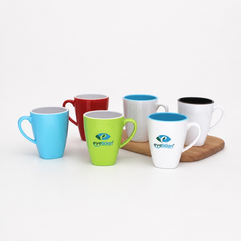 Tweekleurige keramische koffiemok met eigen logo